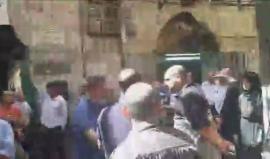 اعتصام موظفي الأوقاف وحراس الأقصى في شارع الواد بالقدس بعد طردهم من باب الأسباط