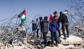 أداء الجمعة على أنقاض منزل حارس الأقصى فادي عليان