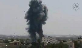 #شاهد لحظة استهداف قوات الاحتلال لموقع "قريش" التابع للمقاومة جنوب غرب مدينة غزة.
تصوير علاء الدحدوح