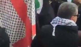 #فيديو وقفة احتجاجية رفضا لزيارة البطريرك ثيوفيلوس لبيت لحم وكنيسة المهد، بسبب عمليات البيع والتسريب التي طالت الأوقاف العربية الأرثوذكسية في القدس وغيرها من المدن في فلسطين التاريخية