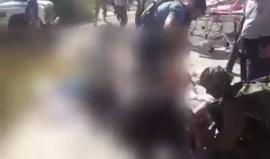 #شاهد اللحظات الأولى بعد تنفيذ محمد طرايرة 19 عاما عملية الطعن داخل منزل أحد المستوطنين في مستوطنة خارصينا قرب كريات اربع في الخليل

يُشار الى أن الاحتلال اعترف بمقتل مستوطنة وإصابة والدها بجراح خطرة