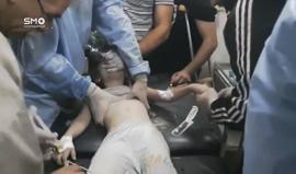 قاسم طفل من الغوطة الشرقية ذو 14 عاما يعاني من مرض لمفومة هودجكين وهو نوع من انواع مرض السرطان القابل للعلاج إلا ان الظروف النفسية السيئة لهذا الطفل جراء الحرب التي يفرضها الأسد على #سوريا منعت علاج هذا الطفل المريض