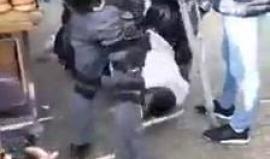 #فيديو الاحتلال يعتدي ويعتقل فلسطيني جريح في القدس المحتلة