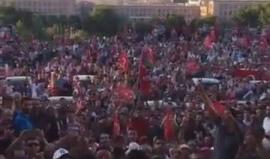 #شاهد .. هتاف الاتراك خلال احتفالاتهم بفشل الانقلاب العسكري . 

#تركيا_تنتصر_علي_الانقلاب