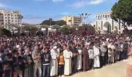 تشييع جثامين 15 شخصا بينهم 8 أطفال لقوا حتفهم في غارة جوية مجهولة في مدينة #درنة الليبية