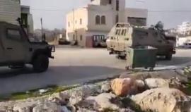 #شاهد الاحتلال يعتقل المواطن أحمد الضامن ونجله محمد بعد اقتحام منزله في بني نعيم بالخليل