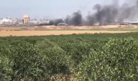 فيديو من جانب الاحتلال يظهر استخدام الجيش مضخات المياه لإطفاء الاطارات التي اشعلها المتظاهرون على حدود غزة