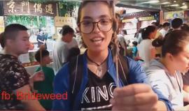 #فيديو فتاة مغربية تأكل العقارب والثعابين وتنصحك بتذوقها