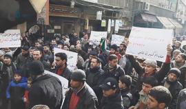 مظاهرات في مدينة سقبا بالغوطة الشرقية نصرة لمدينة #حلب التي تتعرض لمجازر مروعة من قبل نظام بشار الاسد وحلفائه من الروس والمليشيات .