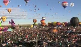 مناطيد هوائية بأشكال غريبة ومميزة في المهرجان السنوي للمناطيد في #المكسيك.