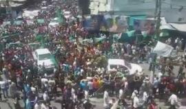 #شاهد ..  من مسيرة تشييع  3 من مقاتلي كتائب القسام ارتقوا صباح اليوم في حادث سير مؤسف في مدينة رفح جنوب قطاع غزة وهم عز الدين السلطان (22 عاماً) وأحمد الشريف (18 عاماً) وأحمد الحولي (18 عاماً) .

تصوير جهاد الهمص