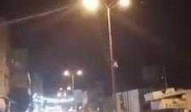 #شاهد 
 قوات الاحتلال الخاصة تقتحم مخيم قلنديا شمال #القدس المحتلة، وسط إطلاق للرصاص الحي.