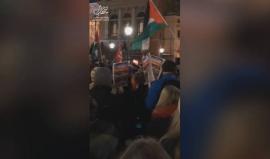 #شاهد نرويجيون ينشدون السلام الوطني الفلسطيني بلغتهم خلال مظاهرة لأحزاب نرويجية قبل قليل في العاصمة أوسلو نصرة للقدس ورفضا لقرار ترامب إعلانها عاصمة للكيان الإسرائيلي.
#القدس_عاصمة_فلسطين