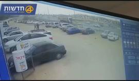 وسائل اعلام الاحتلال تنشر فيديو زعمت أنه محاولة الدهس لمجموعة من الجنود بسيارة تقودها فلسطينية  شمال الخليل
تفاصيل: shehab.ps/post/9529