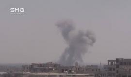 سوريا : احدى الغارات الجوية اتي استهدفت منازل المدنيين في مدينة عربين بغوطة دمشق