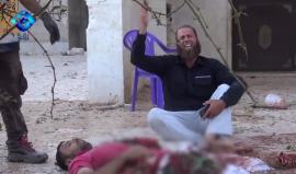 "يالله دخيلك يالله".. مشهد مؤثر لأب سوري فقد أبنائه في مجزرة للطيران الحربي ببلدة أورم الكبرى بريف #حلب راح ضحيتها أكثر من 20 شهيداً من المدنيين . 

فيديو: وكالة ثقة