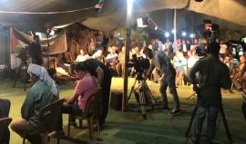 #مباشر.. من الخان الخان الأحمر..

تصوير معتصم سقف الحيط