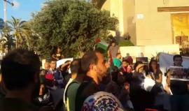 "علي راسك لسه علي.. وارفض كل حلول الذلة".. العشرات يهتفون لأجل #غزة مطالبين السلطة برفع الإجراءات العقابية التي تفرضها على قطاع غزة 
#ارفعوا_العقوبات