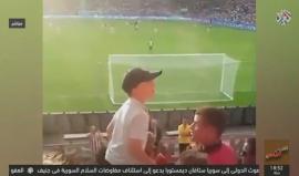 القائد الصغير.. طفل يقود جماهير فريق بي اس في آيندهوفن الهولندي ويبعث الحماس في صدور آلاف المشجعين.