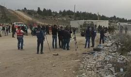 #شاهد #مباشر قوات الاحتلال تقمع وقفة أمام سجن عوفر تضامنا مع الاسيرة #عهد_التميمي وعائلتها .