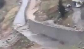 بفعل الأمطار .. سقوط أجزاء من الجدار الفاصل في "الحارة التحتا" بمخيم شعفاط شمال شرق القدس المحتلة