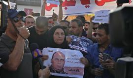 والدة نزار بنات