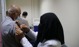 تلقي لقاح كوورنا بغزة