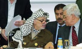 محمود عباس والرئيس الراحل ياسر عرفات - أرشيفية -