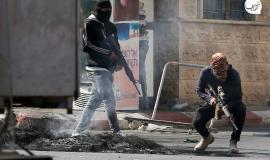 مقاومين خلال الاشتباك مع جنود الاحتلال