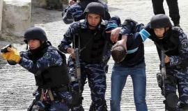 قوات أمن السلطة تعتقل شابا - أرشيفية -