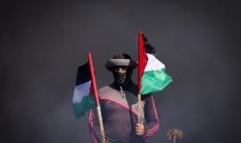 متظاهر خلال فعاليات غاضبة شرق غزة