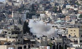 تصاعد الدخان من مخيم جنين