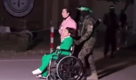 القسام تسلم الدفعة الرابعة من الأسرى الإسرائيليين