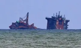 ارتفاع أسعار النفط العالمية وشركات الشحن الكبرى تبحث عن طرق جديدة بعيداً عن البحر الأحمر