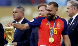 مهاجم إسبانيا يتجاهل ترامب متعمدا خلال التتويج باللقب