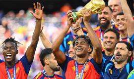إسبانيا تتلاعب بالأرجنتين وتتوج بكأس العالم للمرة الثانية في تاريخها