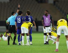 بصق وطرد.. نجم الاتحاد يعتدي على الحكم بعد وداع آسيا