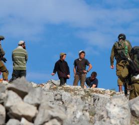 اعتداءات المستوطنين "سياسة رسمية" لحسم الصراع والمقاومة الشعبية هي الرادع