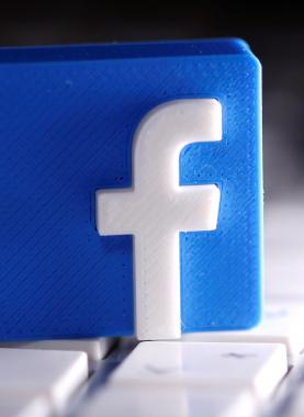 2020-04-09T223436Z_1445257917_RC2A1G9N8YP7_RTRMADP_3_FACEBOOK-LAWSUIT-PRIVACY