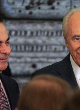 غصن-خلال-لقاء-جمعه-مع-بيرس-في-إسرائيل-عام-2008