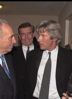 عضو الكنيست السابقة كوليت أفيطال وشمعون بيرس