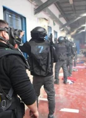 قمع الأسرى في سجون الاحتلال - أرشيفية -