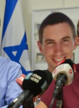 والدة الجندي الأسير لدى المقاومة في غزة هدار جولدن