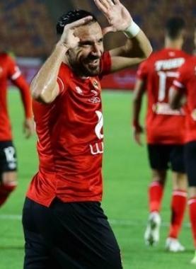 علي معلول لاعب النادي الأهلي