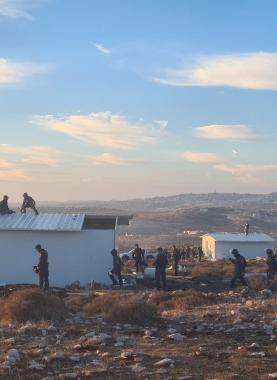 الاحتلال ينقل عشرات الكرفانات شمال الضفة تمهيدًا لإقامة بؤرة استيطانية جديدة