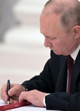 بوتين يوقع مرسومين للاعتراف باستقلال دونيتسك ولوغانسك عن أوكرانيا