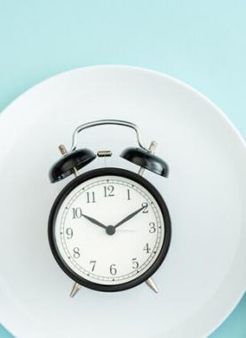 إليك أفضل وقت لتناول العشاء إذا كنت تريد إنقاص وزنك