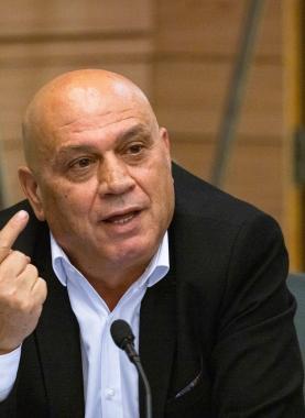 وزير إسرائيلي يكشف: رجل أعمال إماراتي سيشتري هذا النادي الإسرائيلي