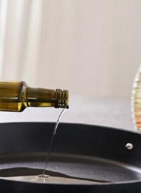 الجزائر.. الكشف عن "ملف ثقيل" يستغل فيه زيت المائدة "المدعوم" في تشحيم المحركات