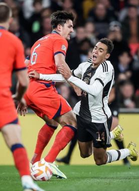 ماغواير في المنتصف